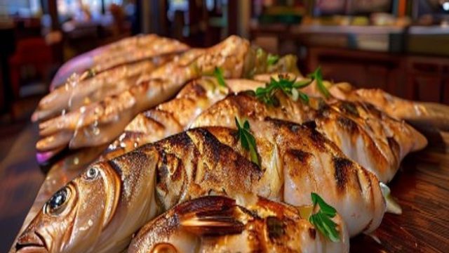 How do grilled fish franchise stores make profits in the catering industry?